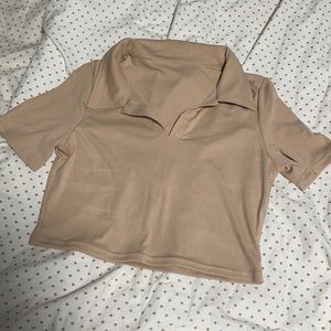 fitted beige collared crop top!